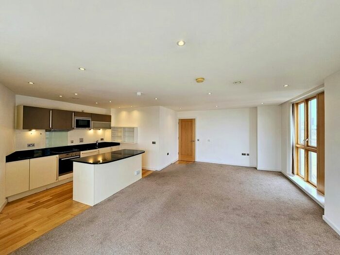 3 Bedroom Flat To Rent In Wharf Approach, Leeds, LS1