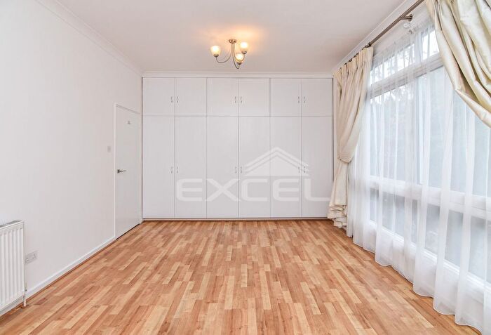 3 Bedroom Flat To Rent In Platt's Lane, Hampstead, London, NW3