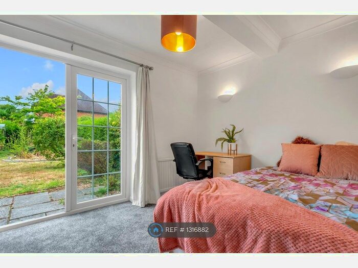 4 Bedroom Detached House To Rent In Ashenden Road, Guildford, GU2