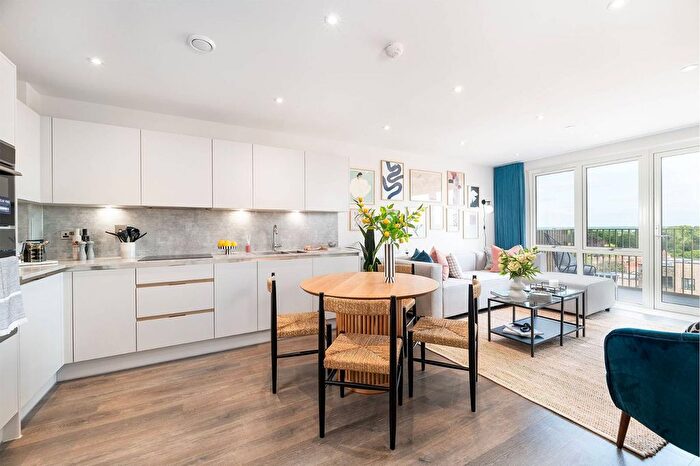 1 Bedroom Flat For Sale In South Oxhey Central, Watford, WD19