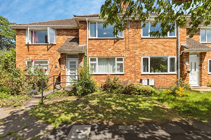 2 Bedroom Maisonette For Sale In Westbeech Court, Banbury, OX16