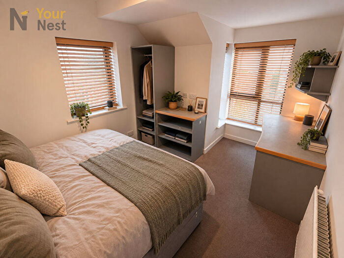 3 Bedroom Apartment To Rent In Apartment, Derwentwater Terrace, Headingley, Leeds, LS6