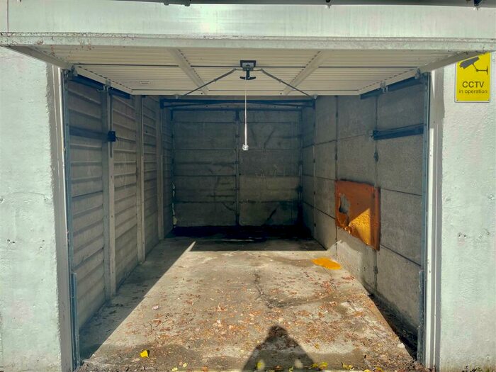 Garage / Parking To Rent In Chetwynd Road, London, NW5