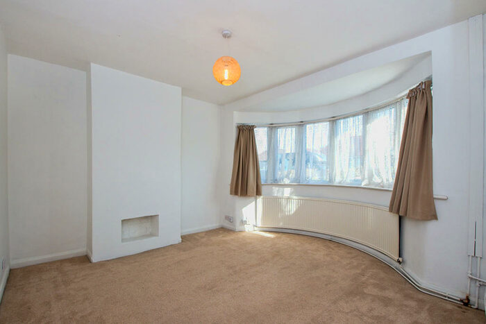 3 Bedroom Semi-Detached House To Rent In Sutherland Avenue, Welling, DA16