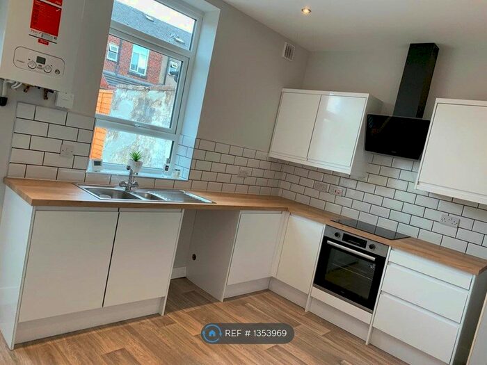 4 Bedroom Terraced House To Rent In Benson Street, Bury, BL9