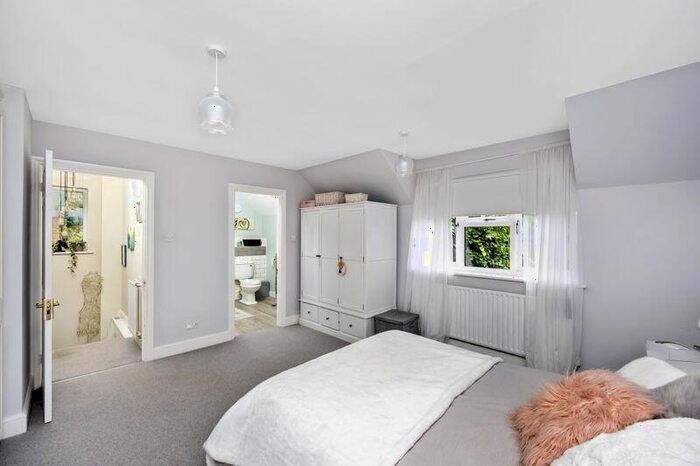 2 Bedroom Terraced House For Sale In East Horsley, KT24
