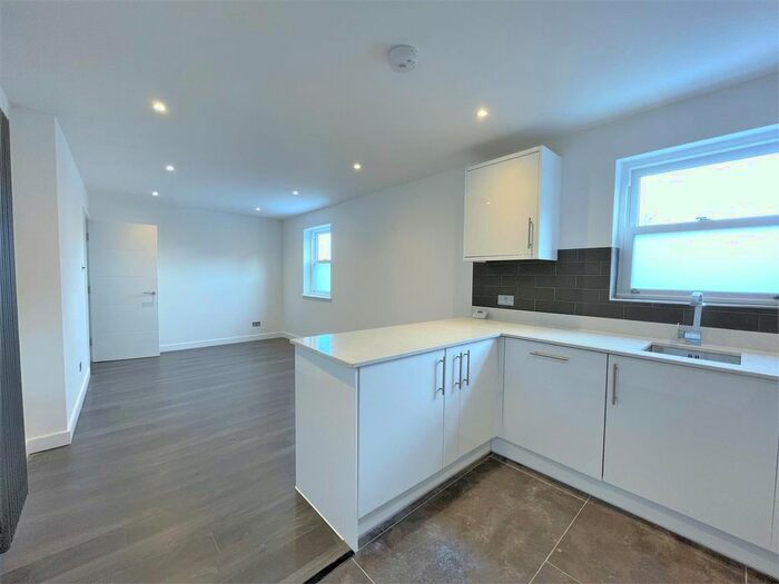 3 Bedroom Flat To Rent In East Street, Bromley, BR1