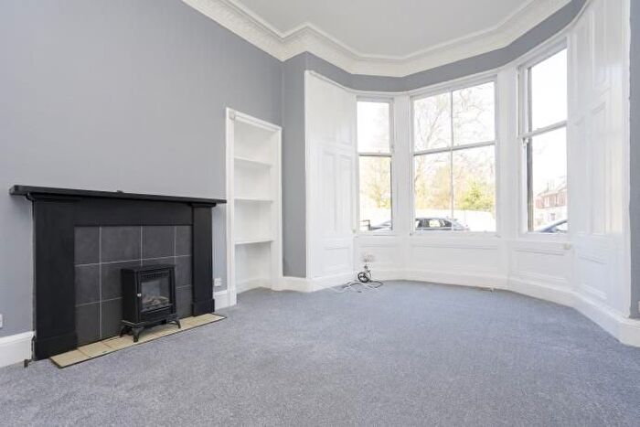 2 Bedroom Flat To Rent In / Bowhill Terrace, Edinburgh, EH3