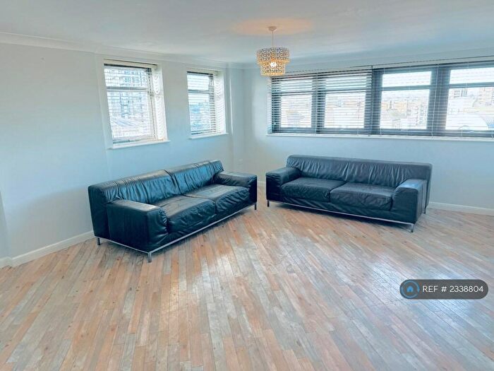 3 Bedroom Flat To Rent In Kennet Street, Reading, RG1