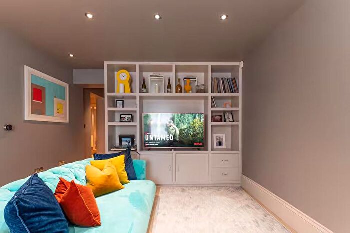 2 Bedroom Flat To Rent In Notting Hill, W11