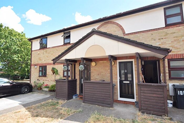 2 Bedroom Maisonette For Sale In Pollards Green, Chelmer Village, Chelmsford, CM2