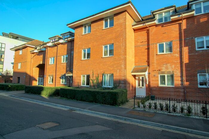 2 Bedroom Flat To Rent In Campion House, Oddfellows Road, Newbury, RG14