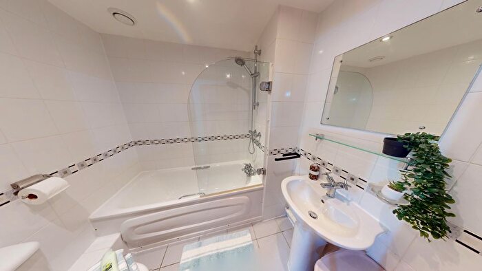 1 Bedroom Flat To Rent In Tradewind Square, Liverpool, L1