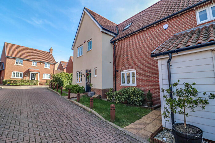 3 Bedroom Semi Detached House For Sale In Mill Park Drive, Braintree, CM7