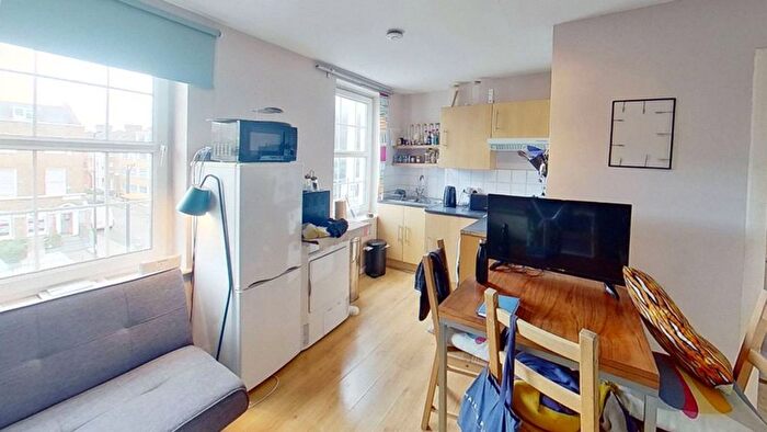 1 Bedroom Flat To Rent In Clapham Road, Oval, London, SW9