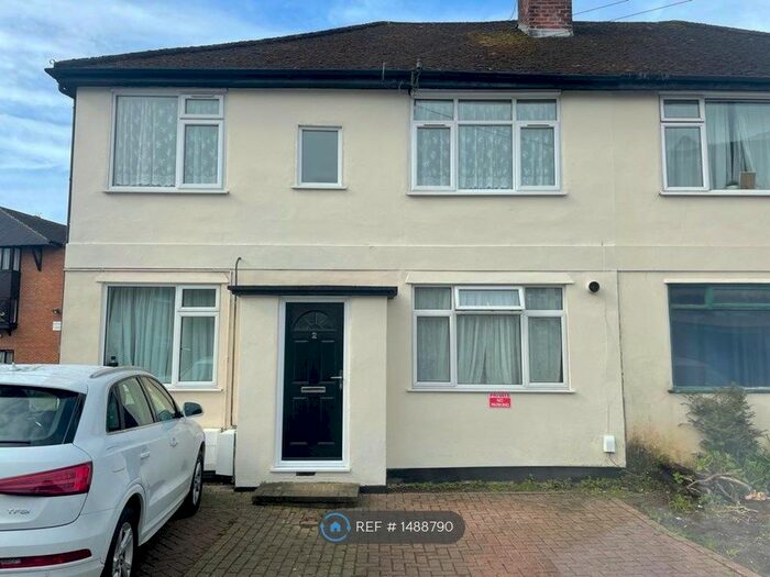 2 Bedroom Maisonette To Rent In Windsor Close, Northwood, HA6