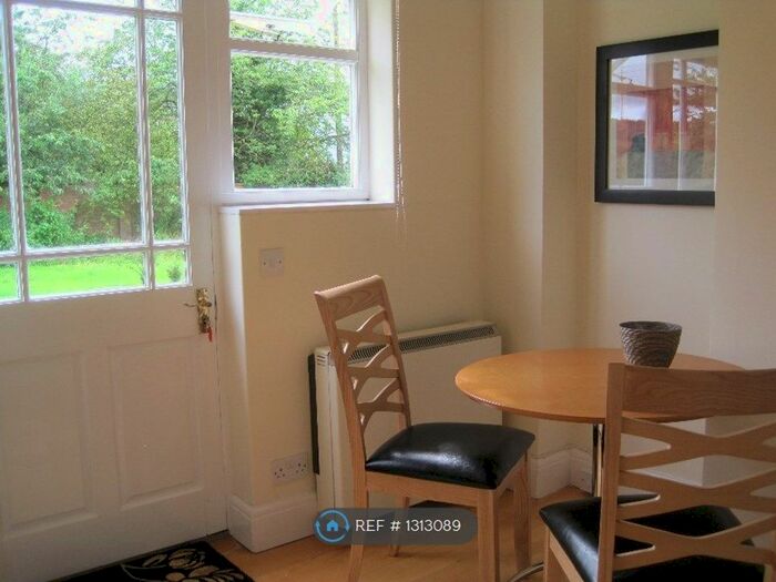 1 Bedroom Flat To Rent In Stratford Road, Alcester, B49