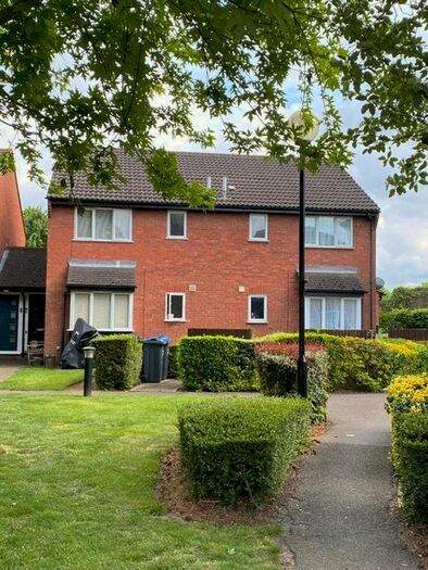 1 Bedroom Semi-Detached House To Rent In Mitcham Eastfields, London, CR4