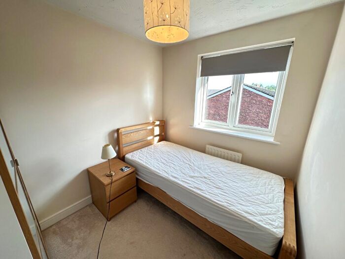 5 Bedroom Town House To Rent In Primrose Close, Luton, Bedfordshire, LU3