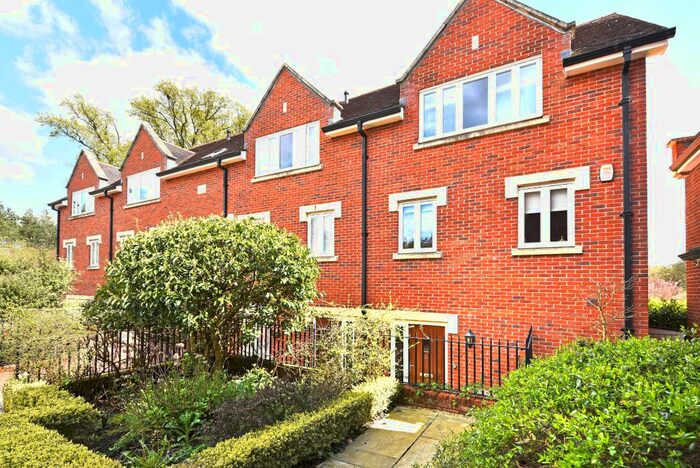 4 Bedroom Mews For Sale In Summers, Stane Street, Billingshurst, RH14