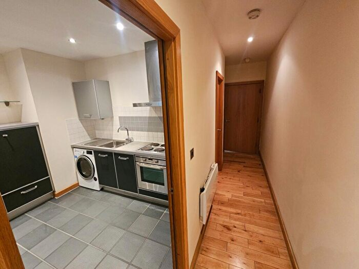 1 Bedroom Flat To Rent In Apartment, Leeds Road, Bradford, BD1