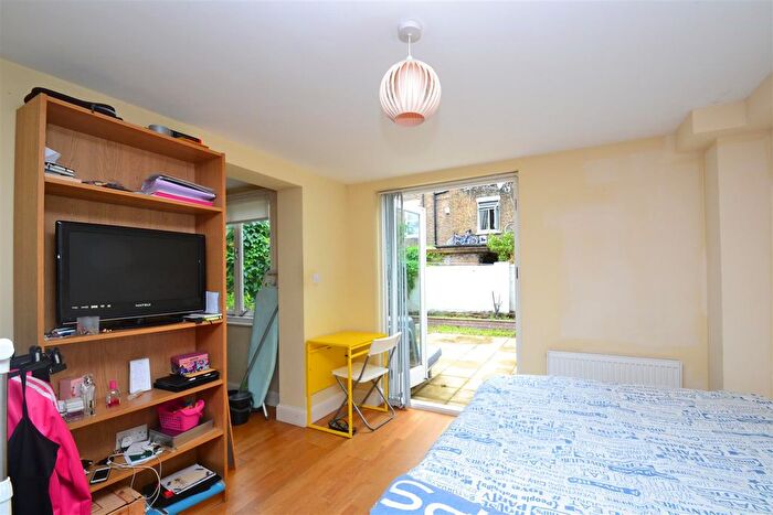 Studio To Rent In Warbeck Road, Shepherds Bush, W12