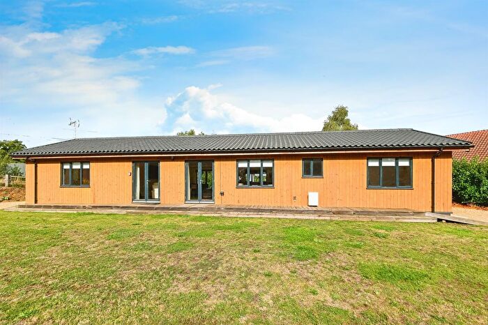 4 Bedroom Lodge For Sale In Common Road, Pentney, King's Lynn, PE32