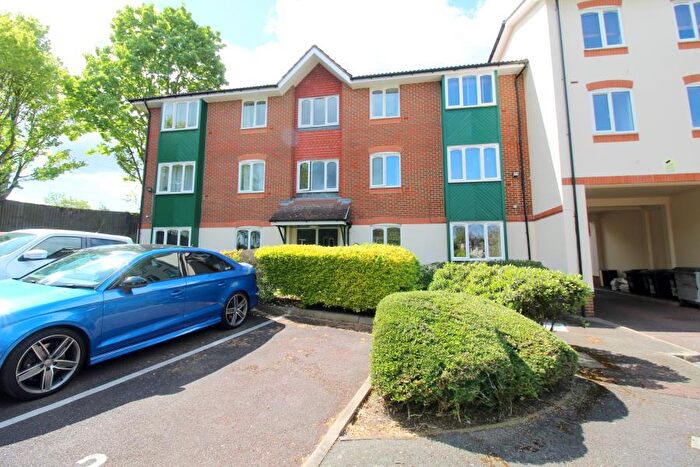 2 Bedroom Flat For Sale In Missenden Gardens, Burnham, SL1