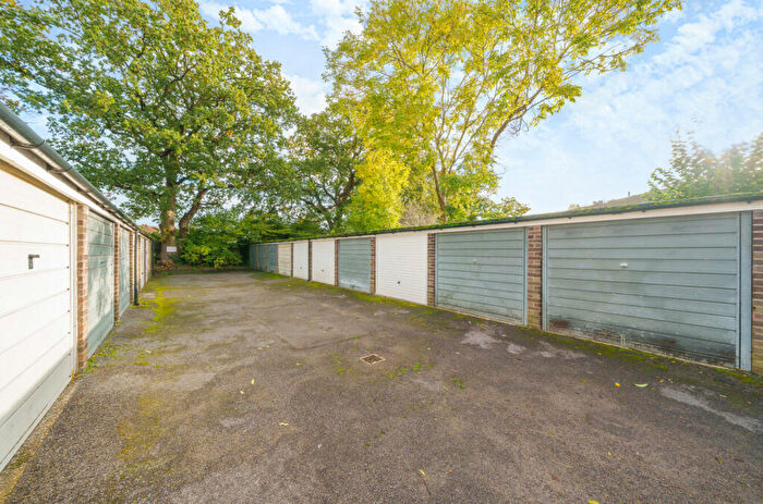 2 Bedroom Apartment For Sale In Thornton Close, Guildford, Surrey, GU2