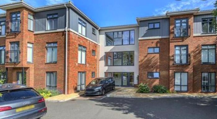 2 Bedroom Flat To Rent In Sherpa House, Montgomery Avenue, HP2