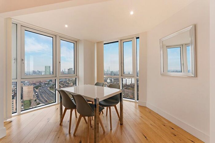 3 Bedroom Flat To Rent In Skyveiw Tower, Stratford, London, E15