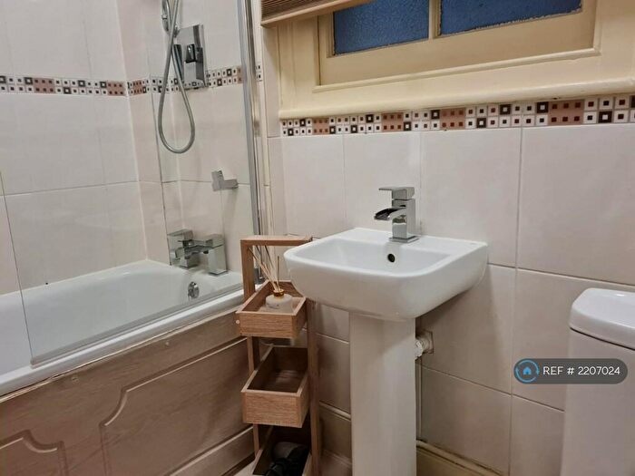 2 Bedroom Flat To Rent In Aubrey Mansions, London, NW1