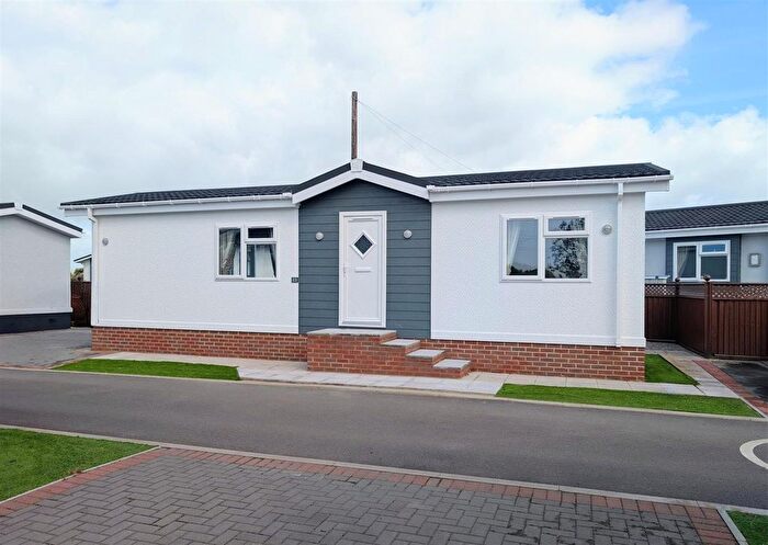 2 Bedroom Mobile/park Home For Sale In The Leigh, Gloucester, GL19