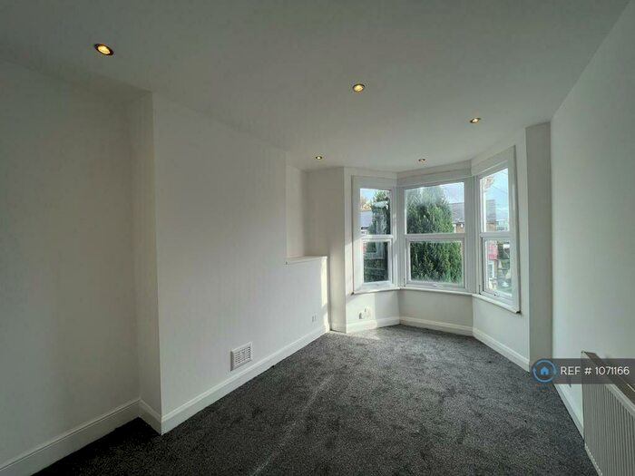 2 Bedroom Flat To Rent In Shelbourne Road, London, N17