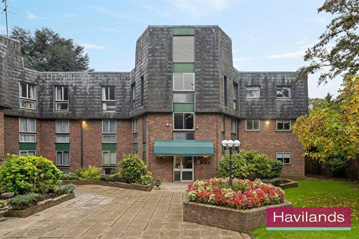 3 Bedroom Flat To Rent In Greenacre Walk, London, N14