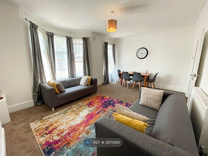 2 Bedroom Flat To Rent In St Swithuns Road, London, SE13
