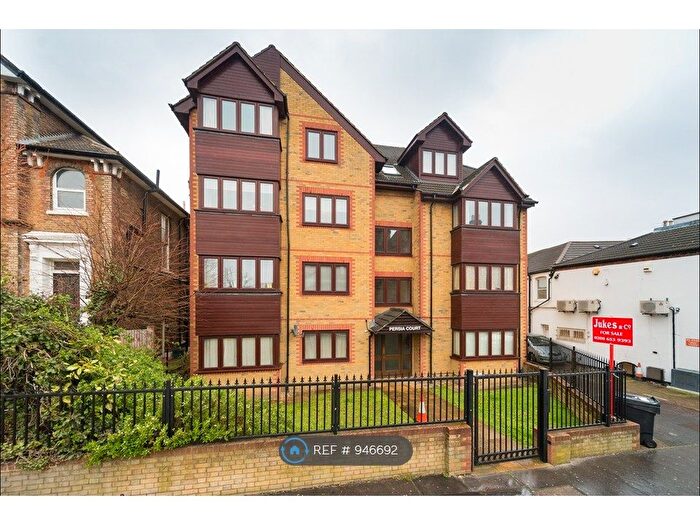 2 Bedroom Flat To Rent In Oliver Grove, London, SE25