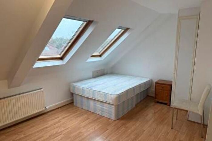 Studio To Rent In Beechcroft Avenue, NW11