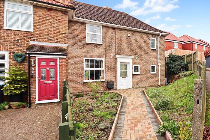 3 Bedroom End Of Terrace House For Sale In Burgess Road, Aylesham, Canterbury, Kent, CT3