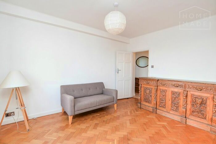 2 Bedroom Flat To Rent In The Grampians, Shepherds Bush, W6