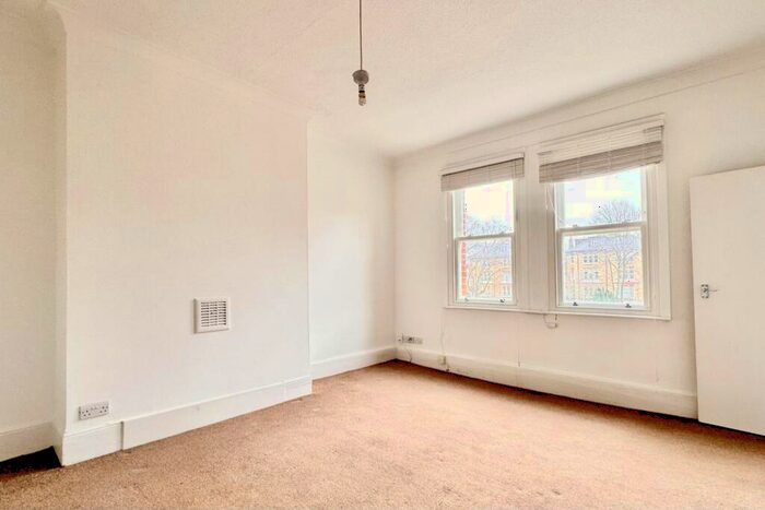 2 Bedroom Apartment To Rent In The Gardens, East Dulwich, London, SE22