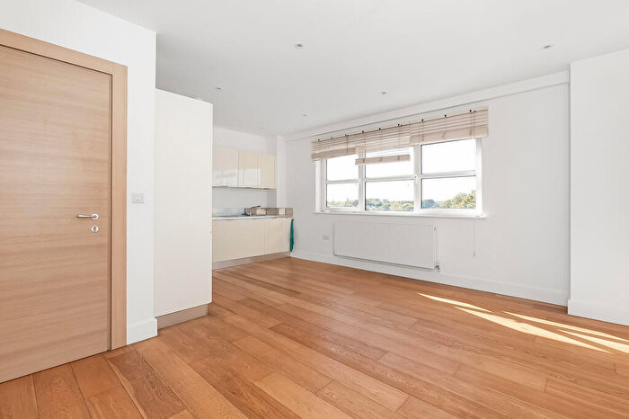 2 Bedroom Flat For Sale In Croydon Road, BR3