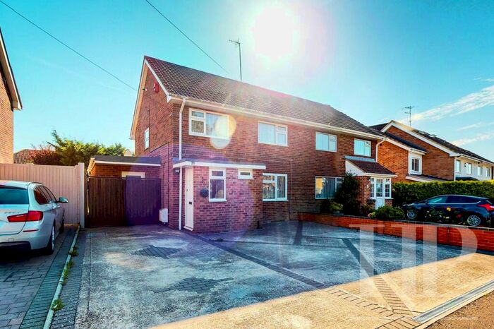 3 Bedroom Semi-Detached House To Rent In Livingstone Road, Crawley, RH10