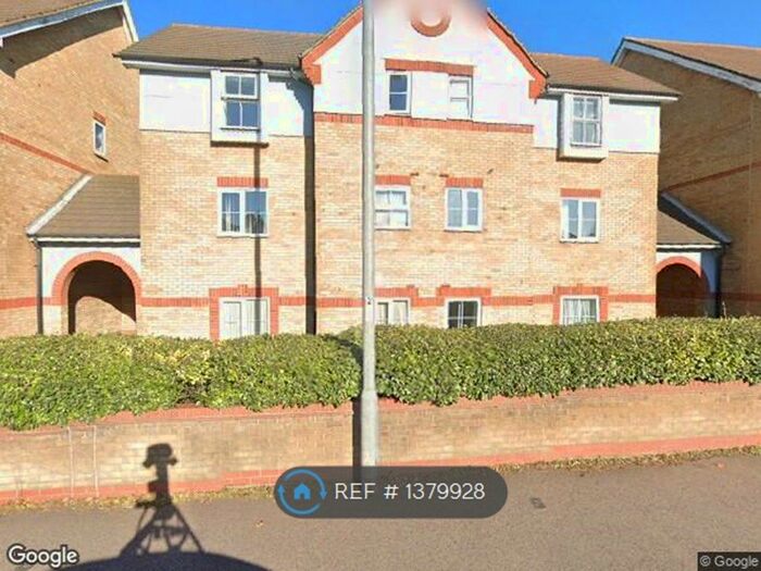 2 Bedroom Flat To Rent In Lyndbourne Court, Benfleet, SS7