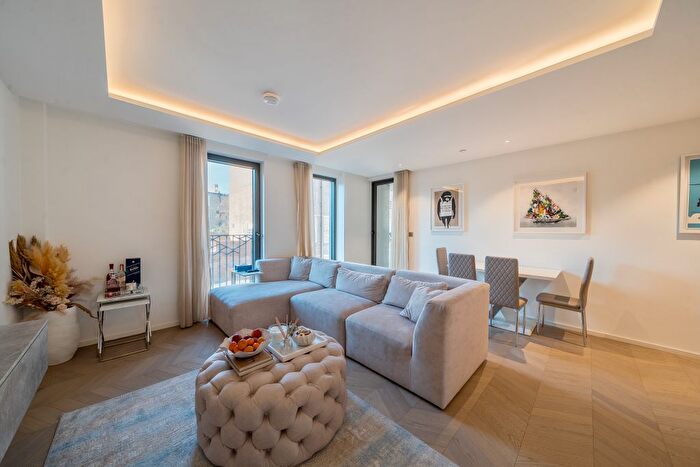 2 Bedroom Flat For Sale In Farnfield Close, London, N8