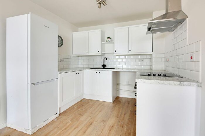 2 Bedroom Flat To Rent In The Decks, Runcorn, WA7