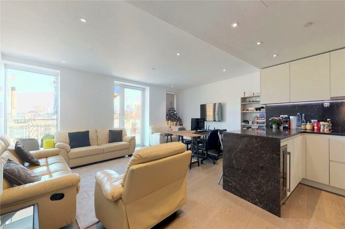 2 Bedroom Apartment To Rent In Vaughan Way, London, E1W