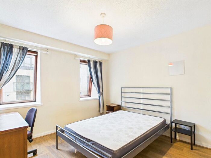 2 Bedroom Apartment To Rent In Lochrin Place, Tollcross, Edinburgh, EH3