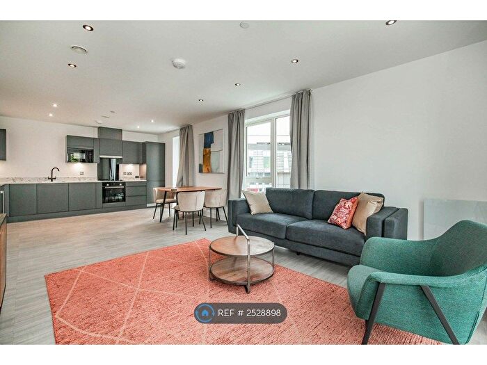 2 Bedroom Flat To Rent In Kew Bridge Road, Brentford, TW8