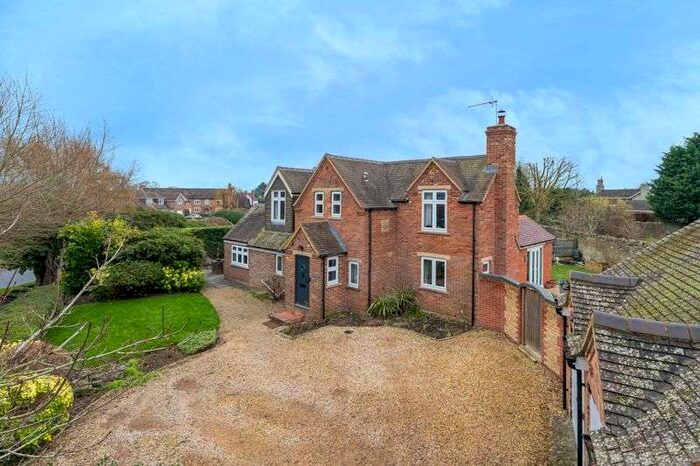 4 Bedroom Detached House For Sale In Main Street, West Hanney Wantage OX12